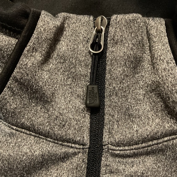 The North Face Women’s Athletic Pullover Gray Quarter Zip - Picture 6 of 10